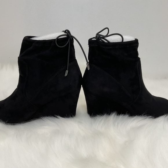 NWT Lexi & Abbie Black Suede Like Sloan Wedge Size 7 Boots/New In Box - Picture 6 of 13